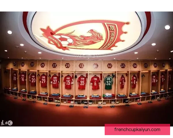 莱万多夫斯基在球队中的更衣室领袖角色备受期待，带动团队氛围。